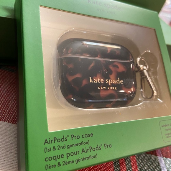 NWT! Kate Spade carrying case for AirPods Pro - Picture 11 of 11